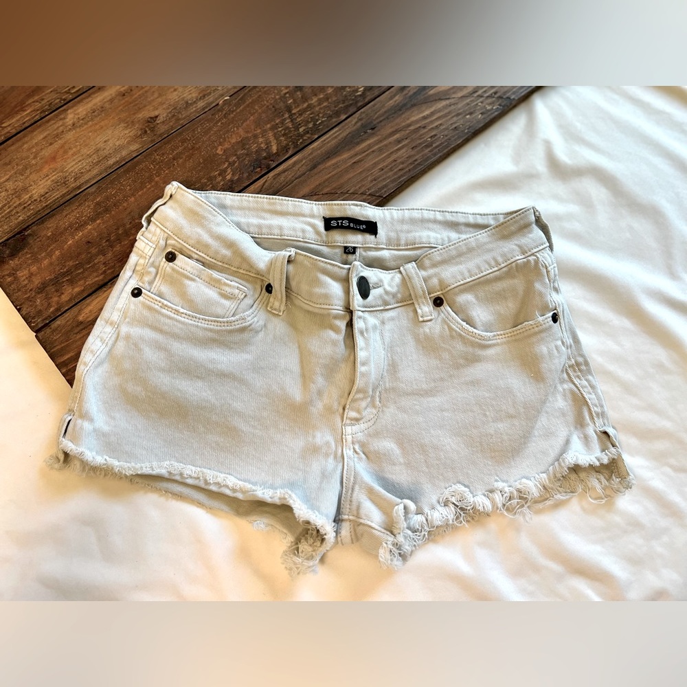 STS Blue Jean Cut Off Shorts. NWOT Size: 26